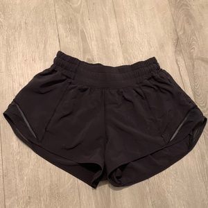 Lulu lemon black size 4 hotty hot shorts 2”